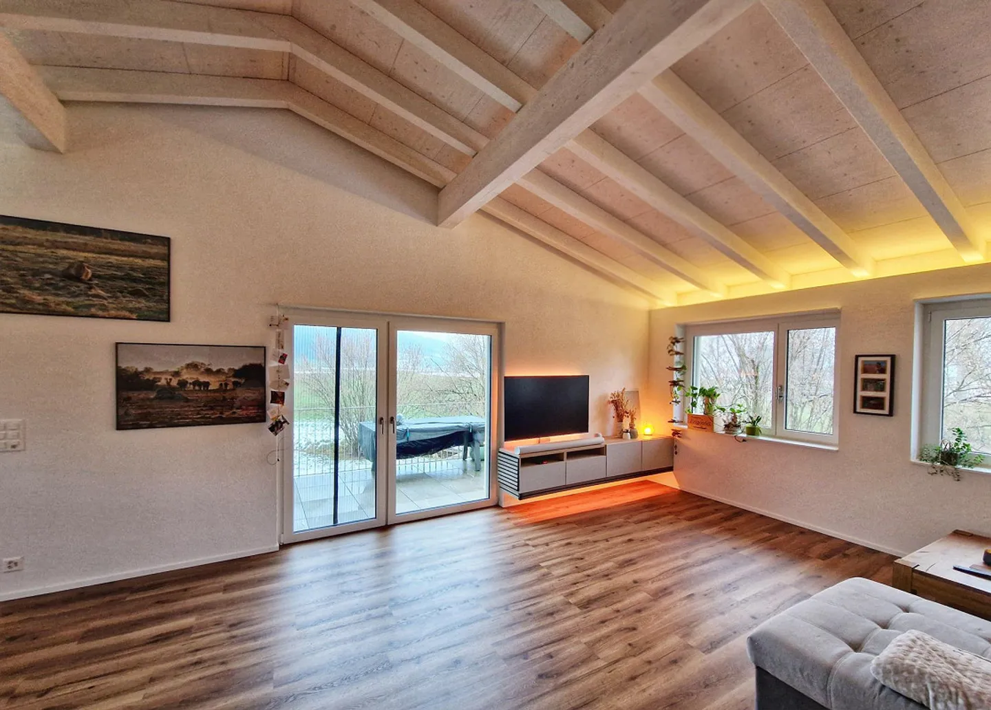 Appartamento attico spazioso, luminoso e moderno - Foto 2 di 10