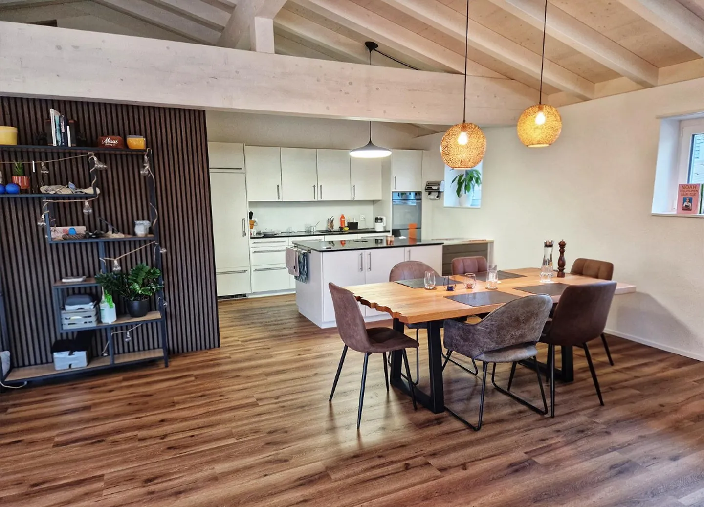 Appartamento attico spazioso, luminoso e moderno - Foto 3 di 10