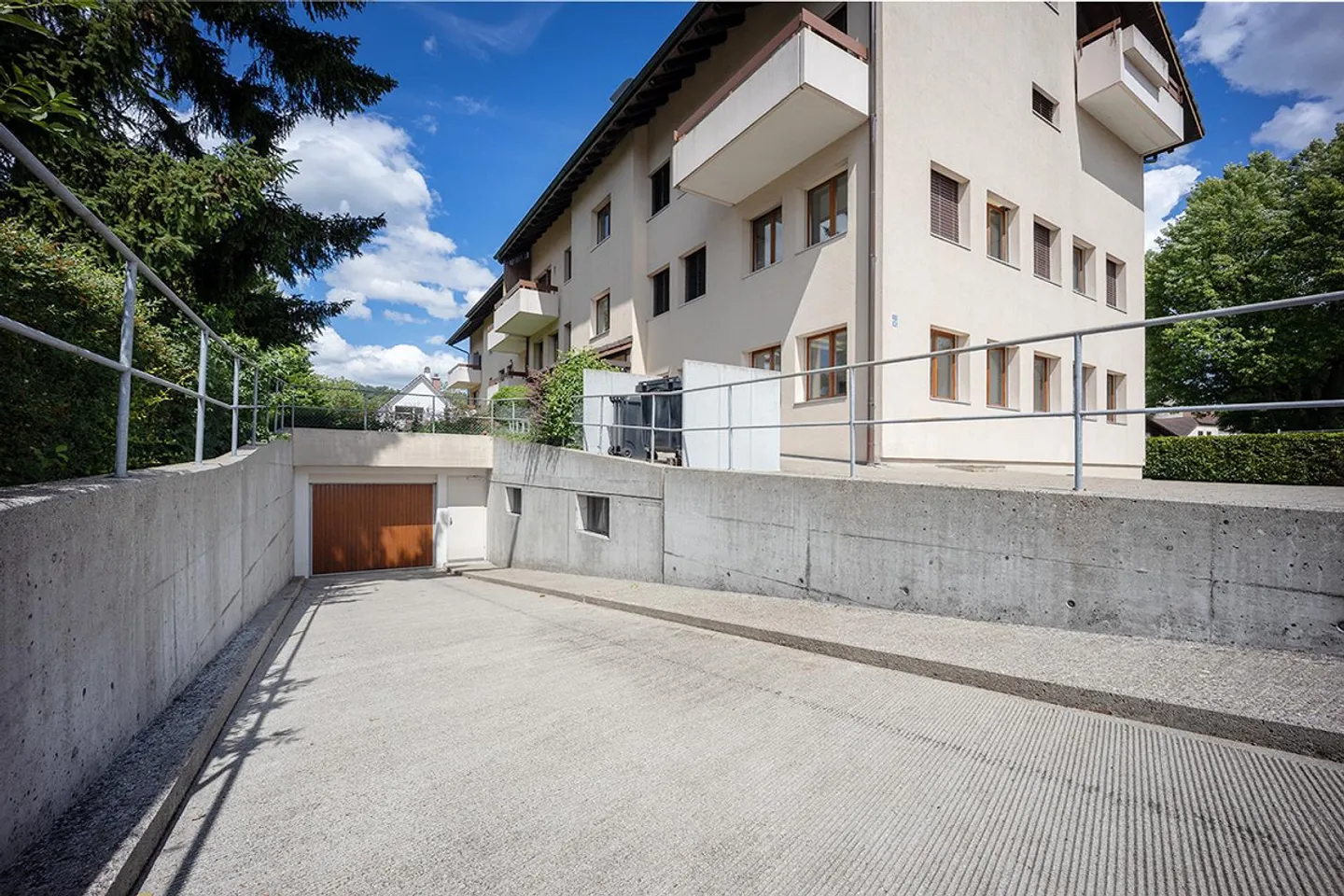 Attractive multifunctional commercial and office spaces in Mellingen - Photo 3 of 15