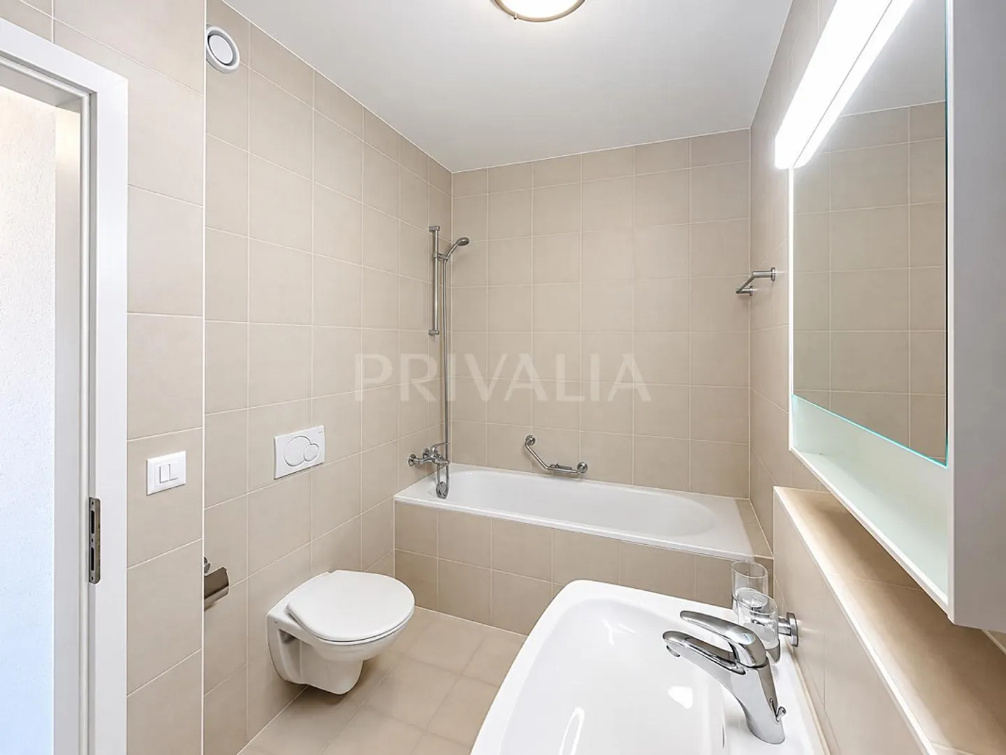 Exklusiv: Schönes renoviertes Apartment mit Balkon in Onex - Foto 4 von 5