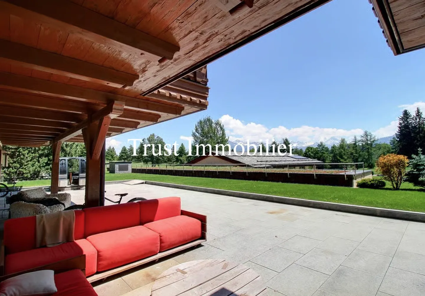 5000. Luxurious 270 m2 apartment in the center of Crans - Photo 1 of 13