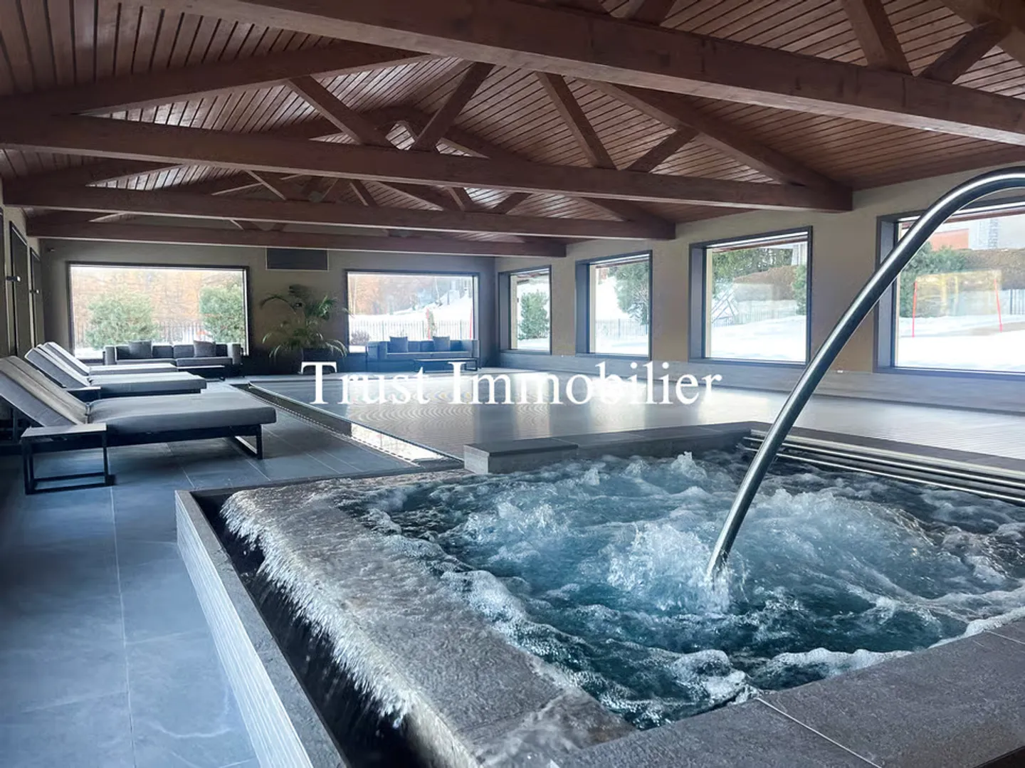 5000. Luxurious 270 m2 apartment in the center of Crans - Photo 3 of 13