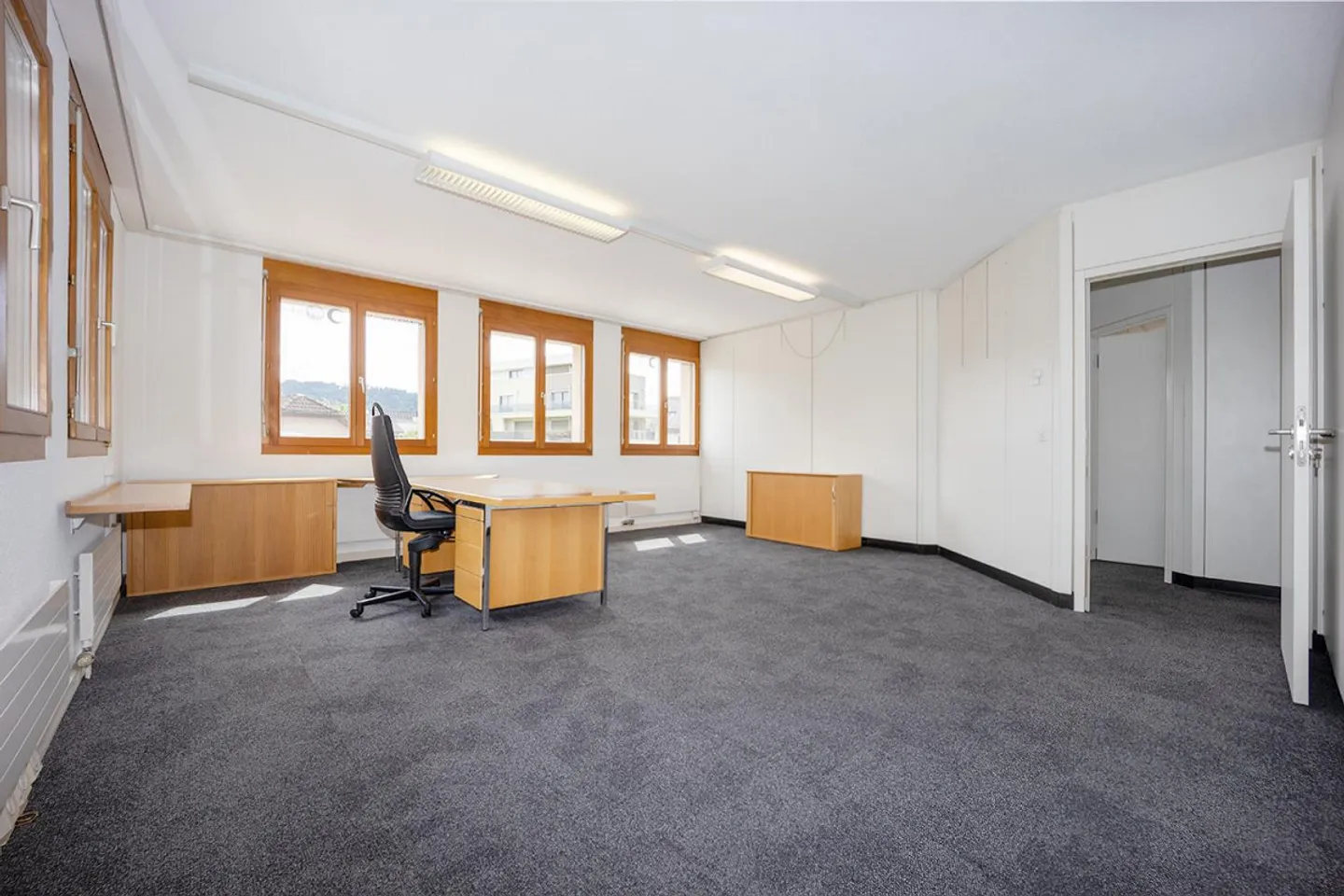 Attractive multifunctional commercial and office spaces in Mellingen - Photo 8 of 15