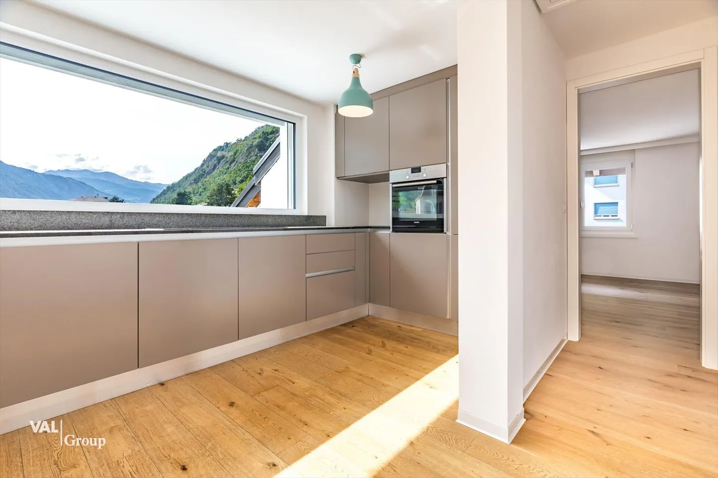 Appartement penthouse exclusif de 5,5 pièces avec grand balcon dans le meilleur emplacement à Naters - Photo 2 sur 13