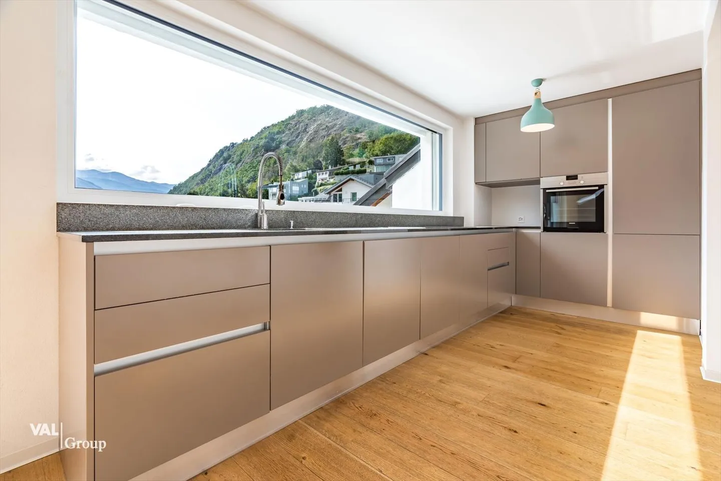 Appartement penthouse exclusif de 5,5 pièces avec grand balcon dans le meilleur emplacement à Naters - Photo 3 sur 13