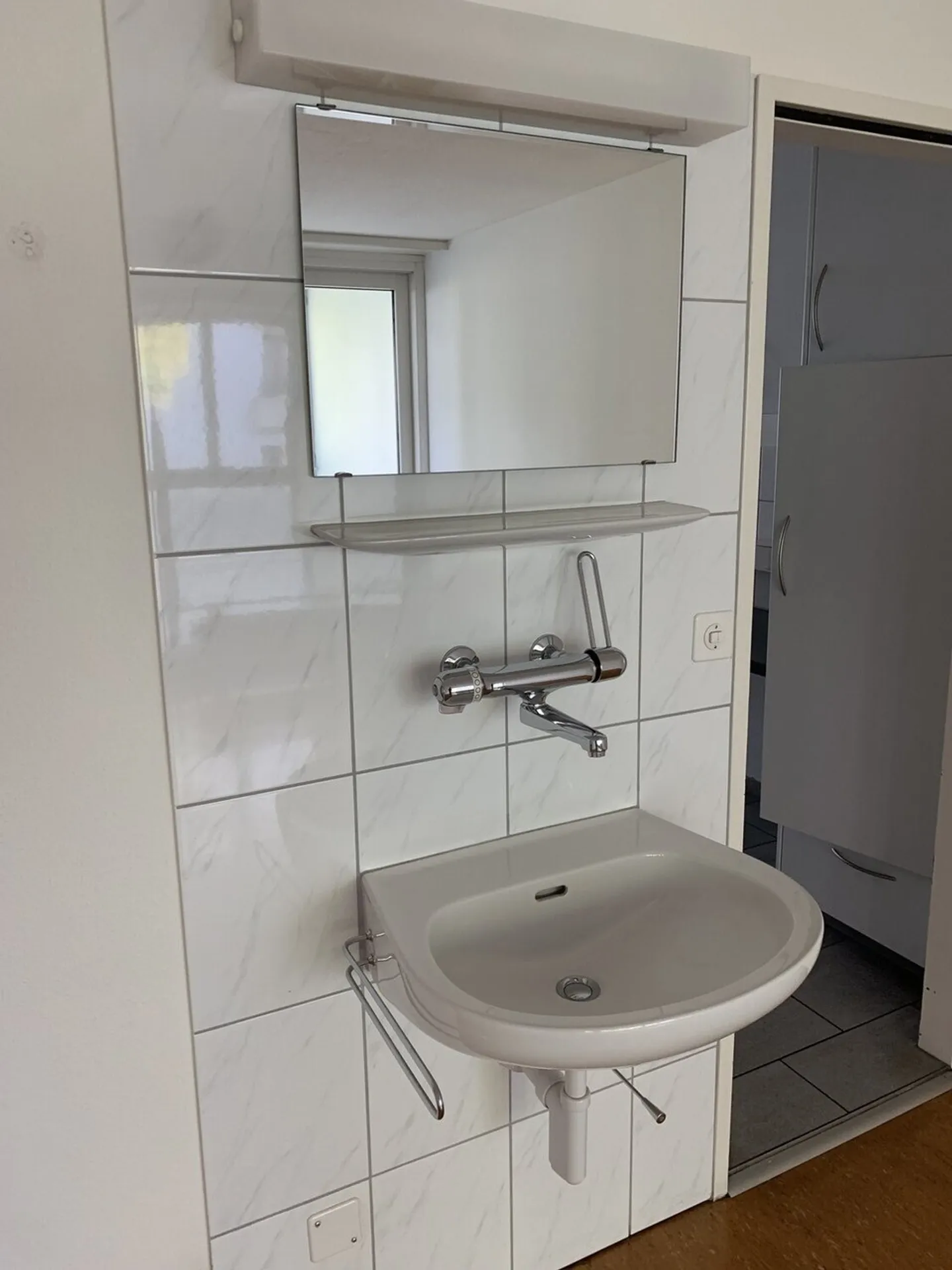 Spazio per uffici/pratiche con opzioni di design flessibili a Gundeli - Foto 8 di 13