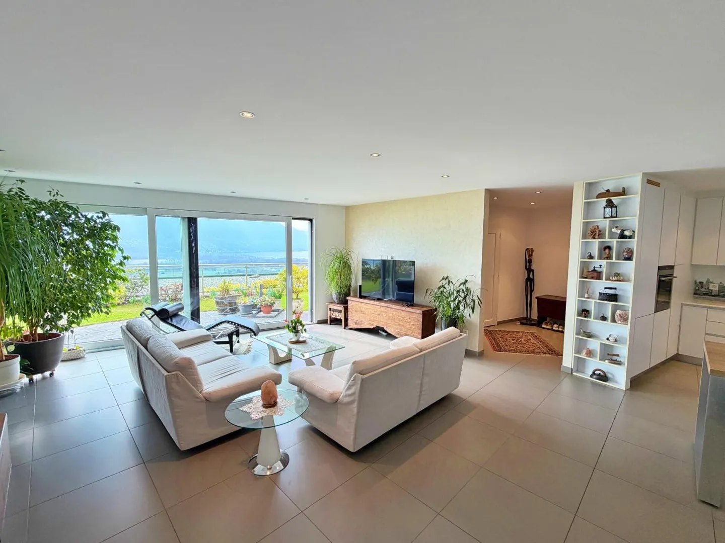 Appartamento di lusso con vista lago - Foto 3 di 13