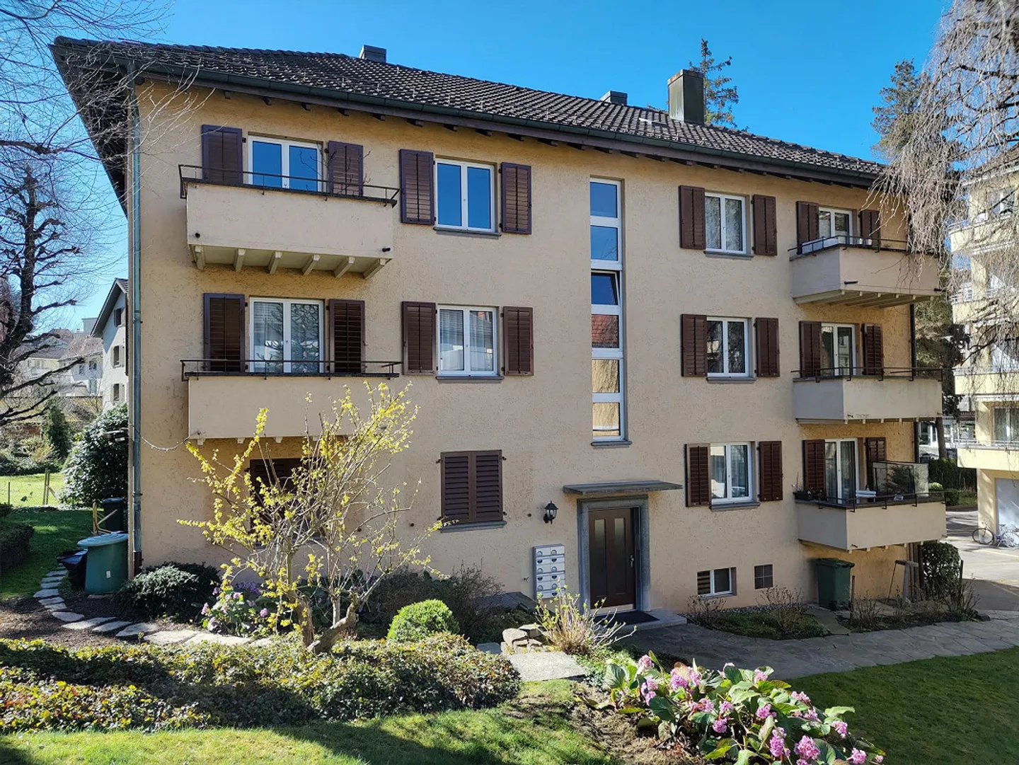 Charming 3-room apartment with two balconies in the Maihof district - Photo 2 of 20
