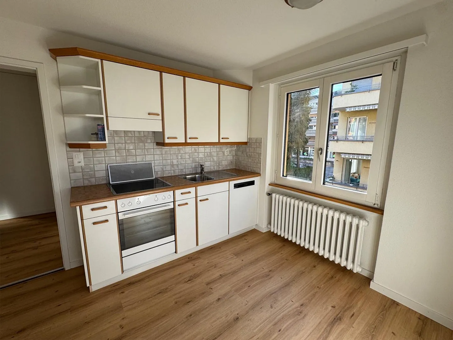 Charming 3-room apartment with two balconies in the Maihof district - Photo 3 of 20