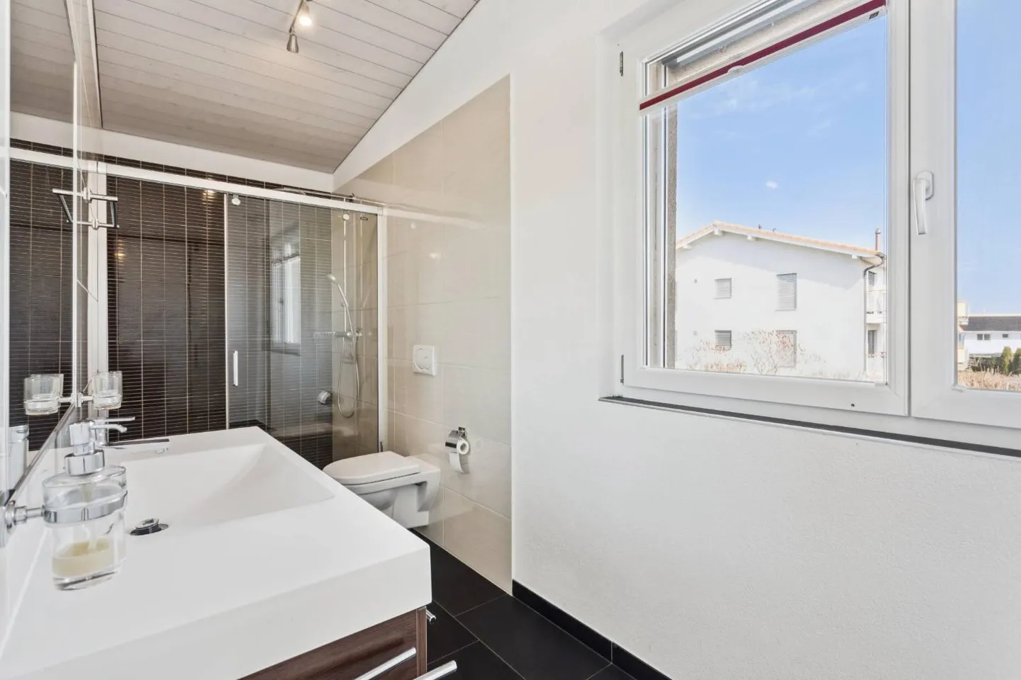 Charmante maison familiale avec piscine - Photo 12 sur 13