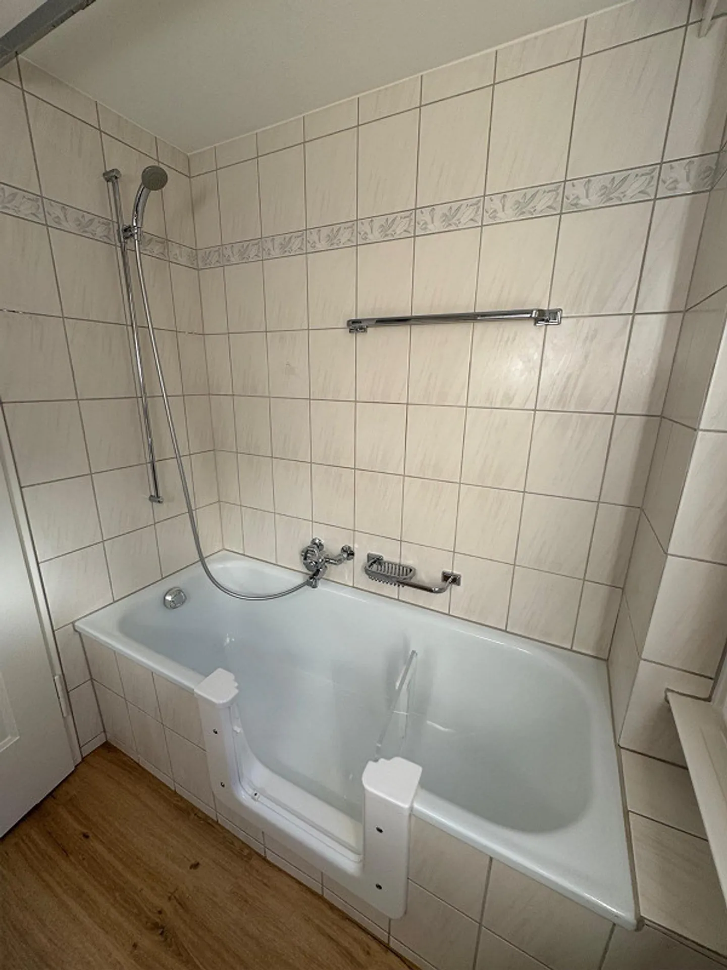 Charming 3-room apartment with two balconies in the Maihof district - Photo 7 of 20