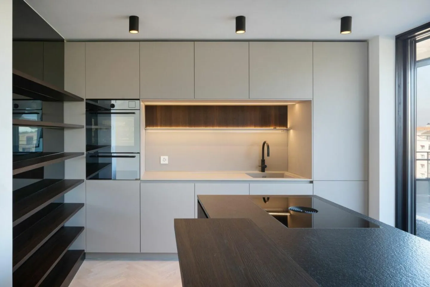 Luxurious penthouse apartment with panoramic roof terrace - Photo 4 of 9