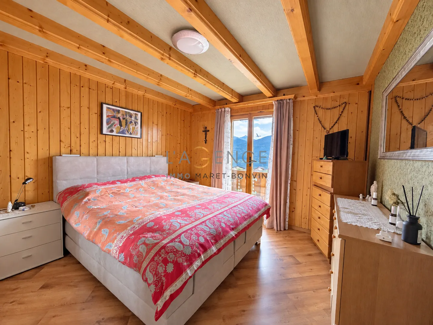 Erde | Charaktervilla-Chalet mit unabhängigem Raum - Foto 6 von 13