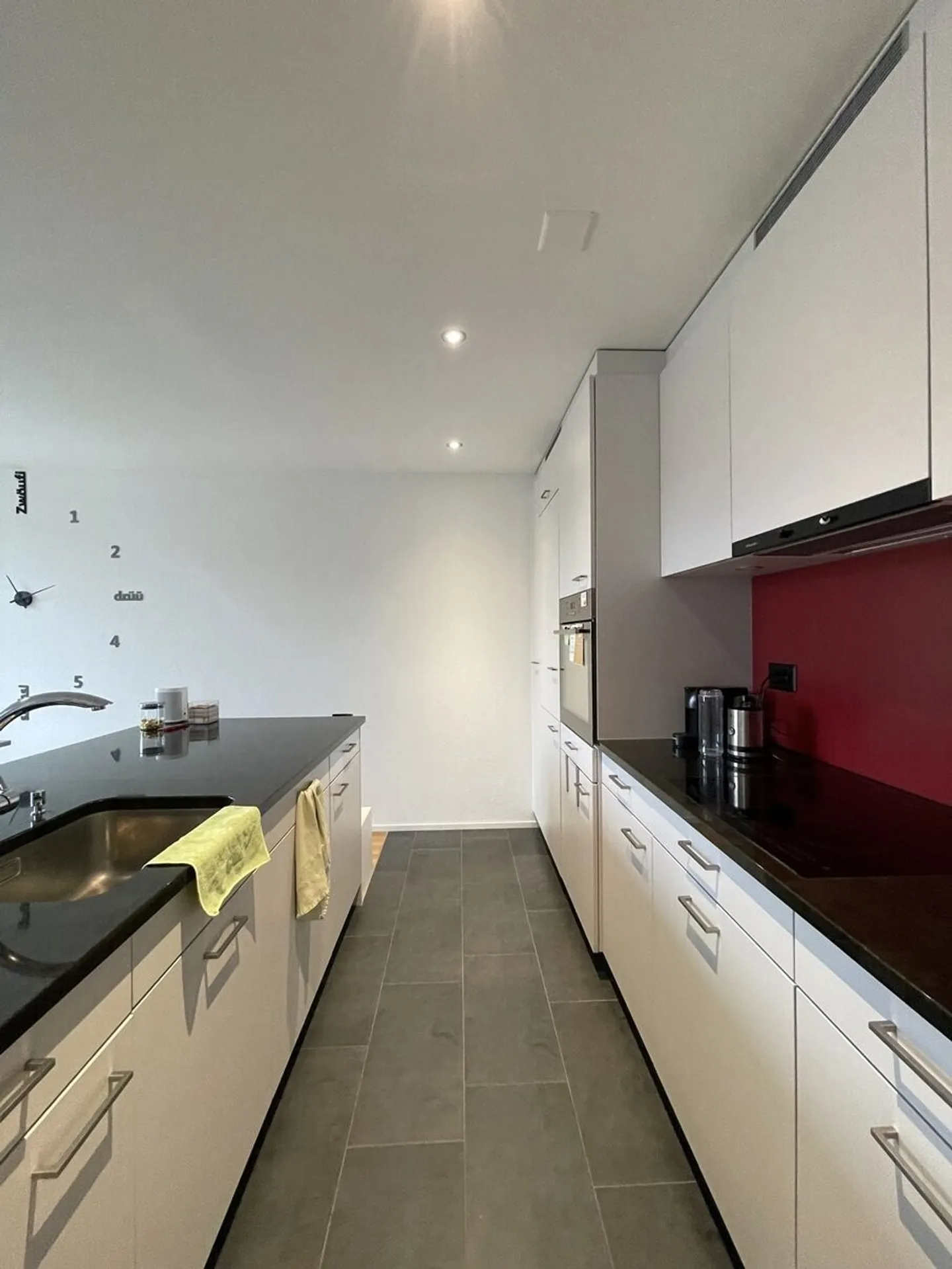 Modern 2.5-Room Apartment - Photo 2 of 13