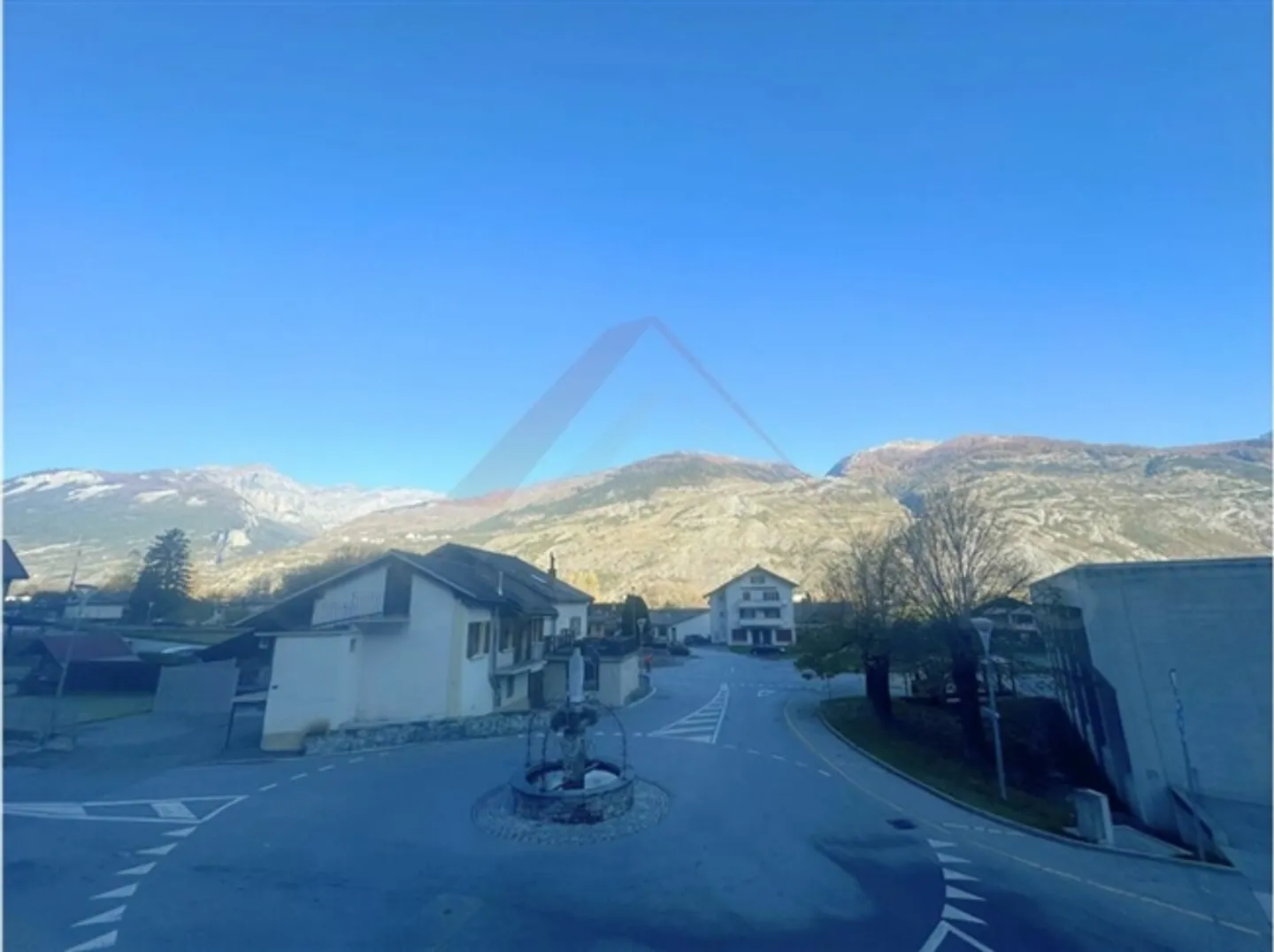 Unique Investment Opportunity in Agarn - Commercial Space, 5.5-Room Apartment and Land on 1,097 m² - Photo 7 of 8