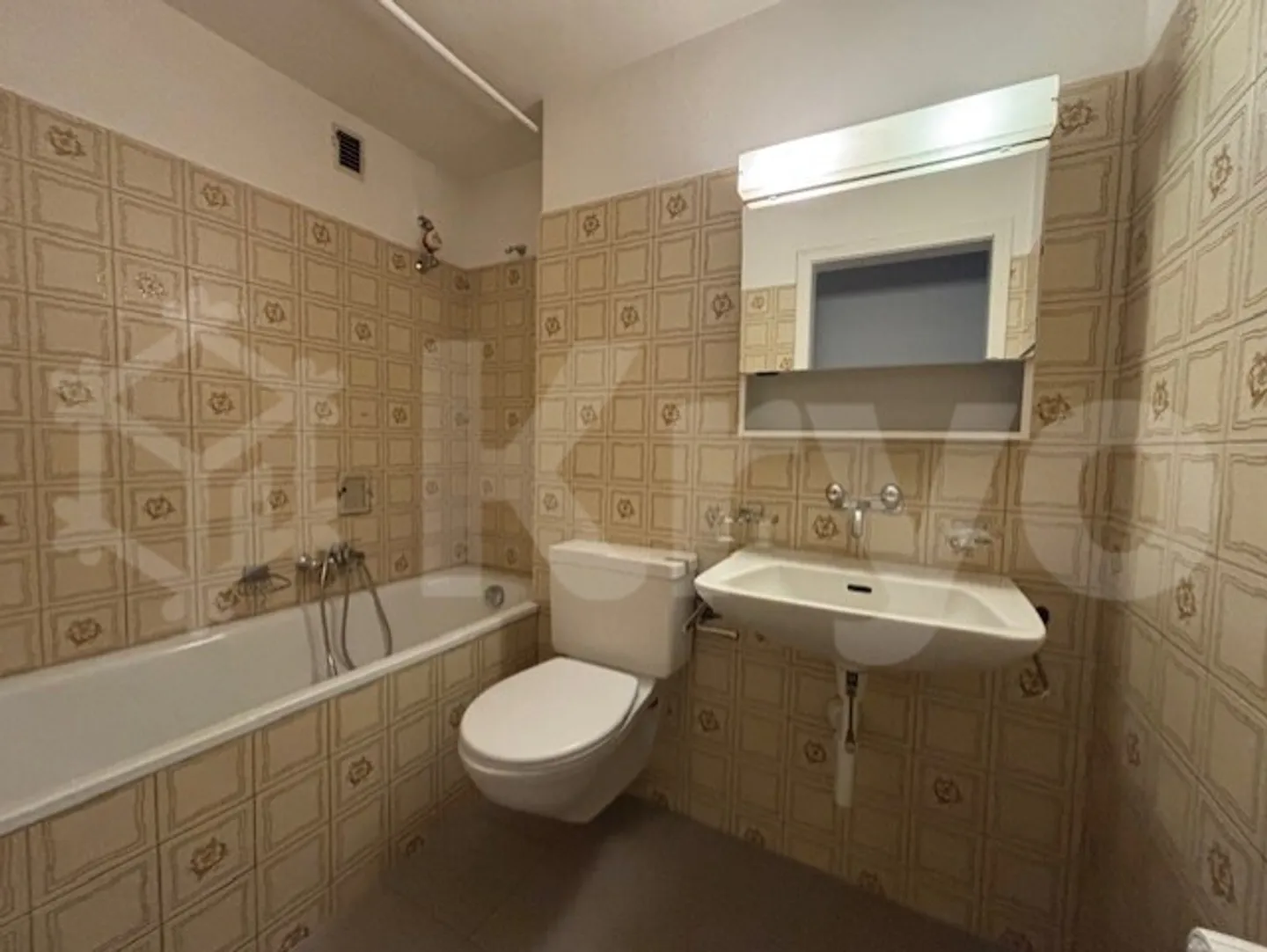 Appartamento di 4 locali in quartiere soleggiato in affitto - Foto 4 di 12