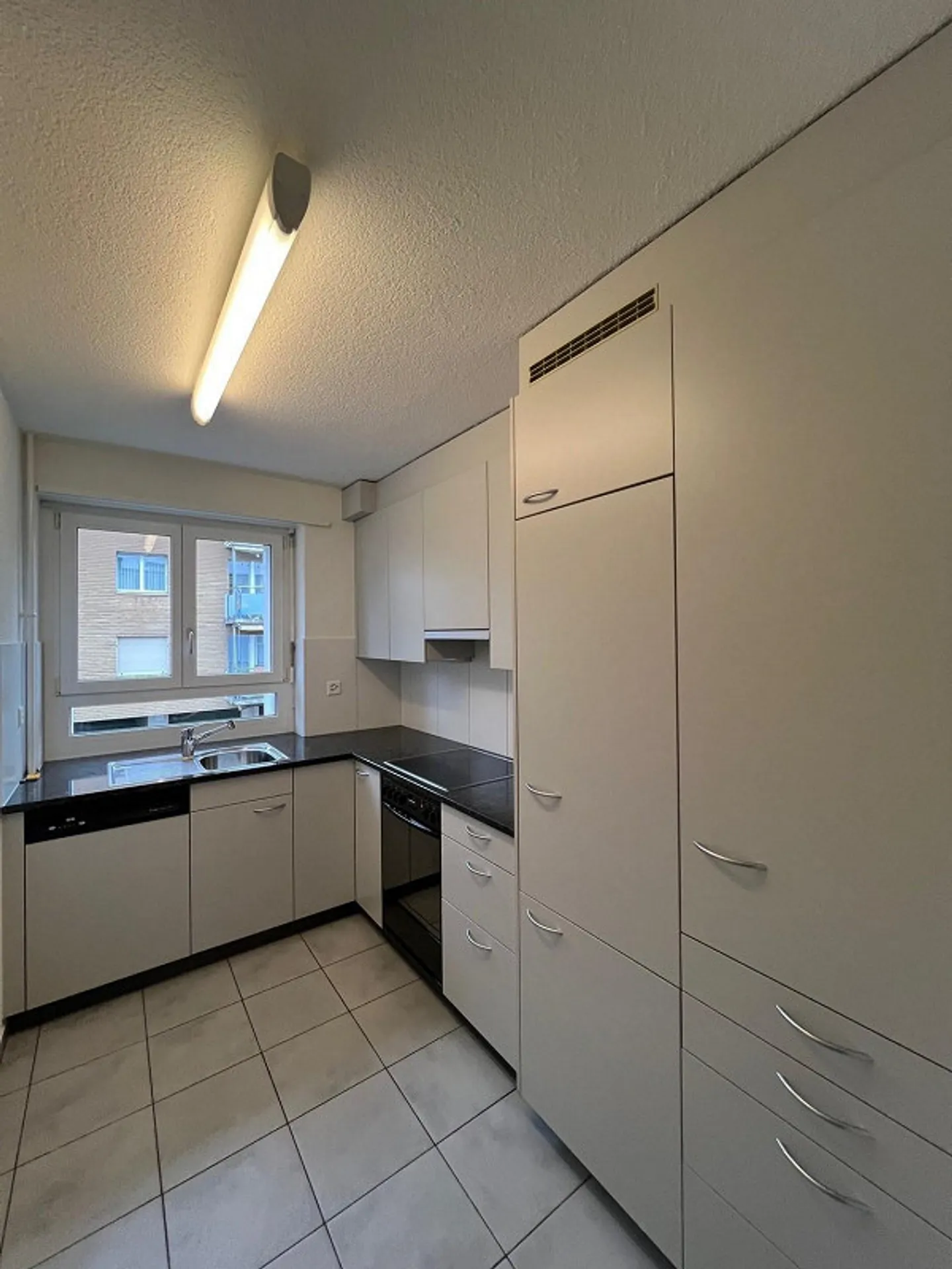 Geräumige Wohnung in ruhiger Lage - Foto 3 von 6