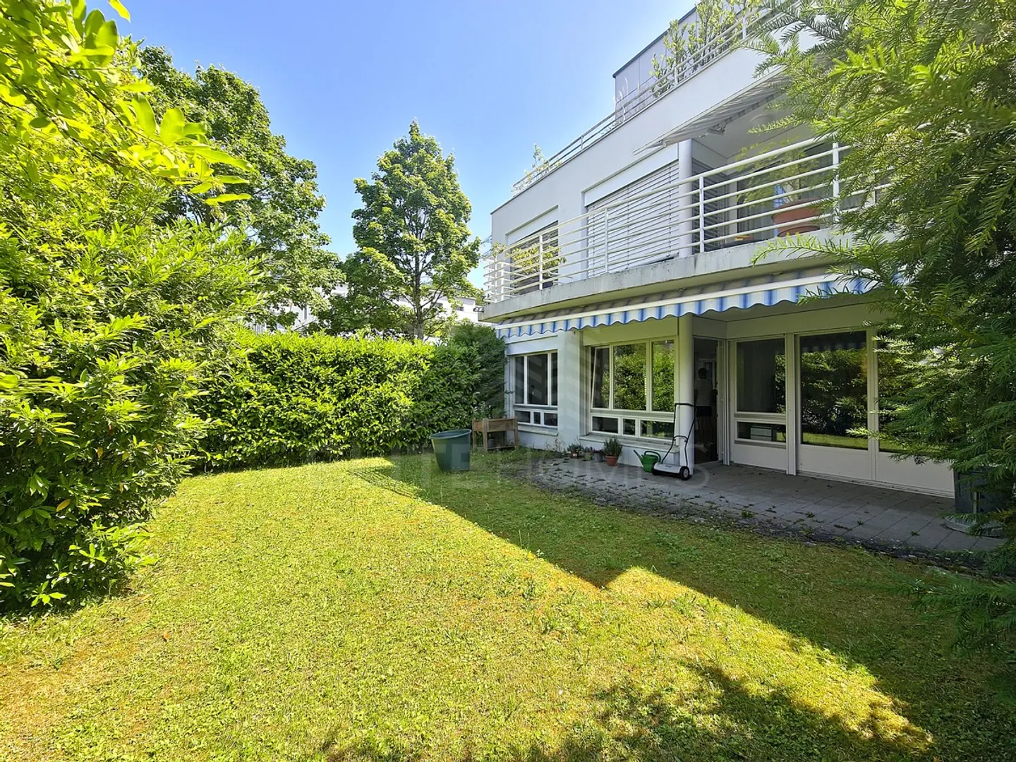 Appartamento Loft Elegante con Giardino Privato e Concetto di Spazio Flessibile - Foto 6 di 6