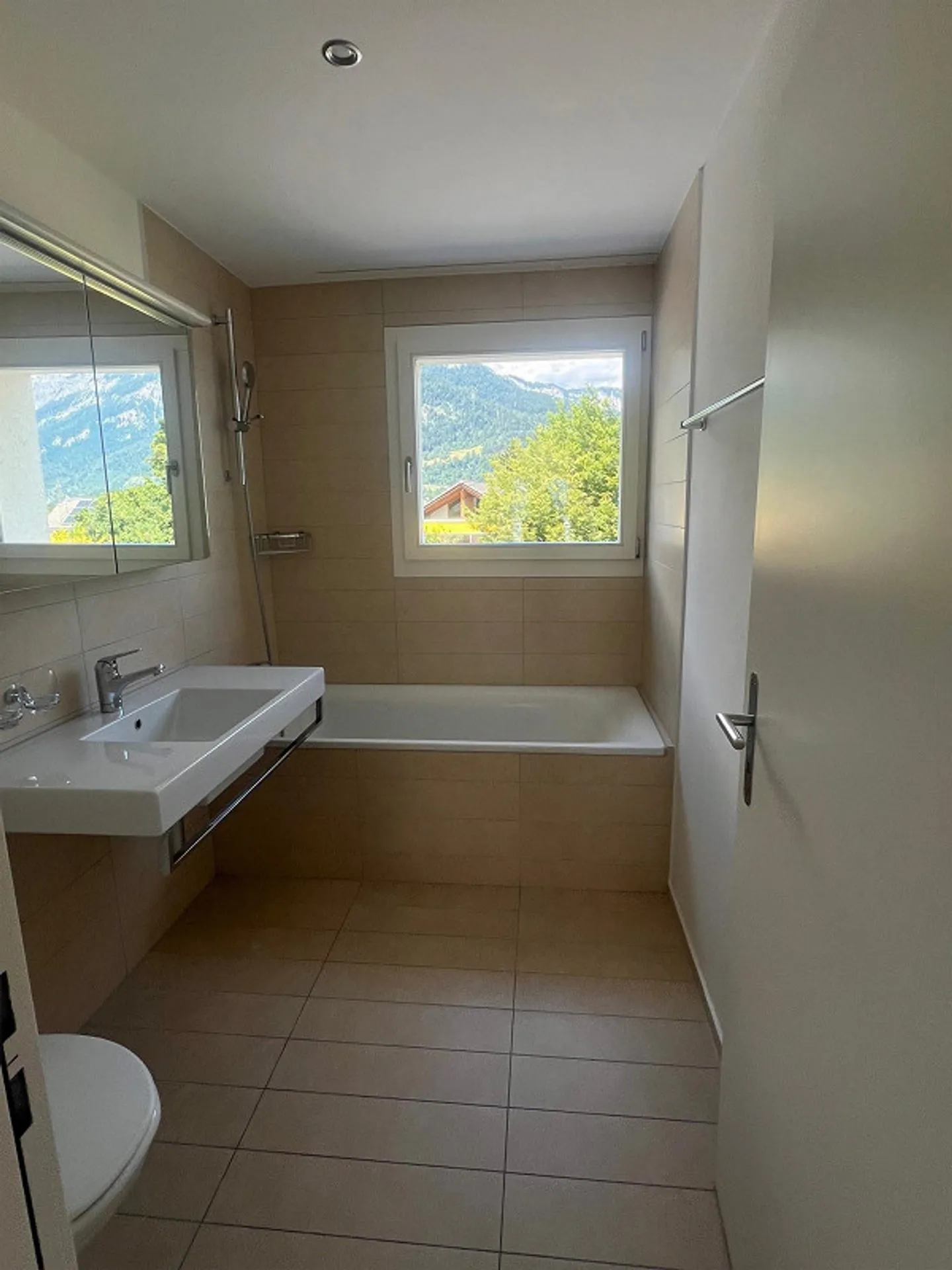 Bright 4.5 Room Apartment - Photo 5 of 8