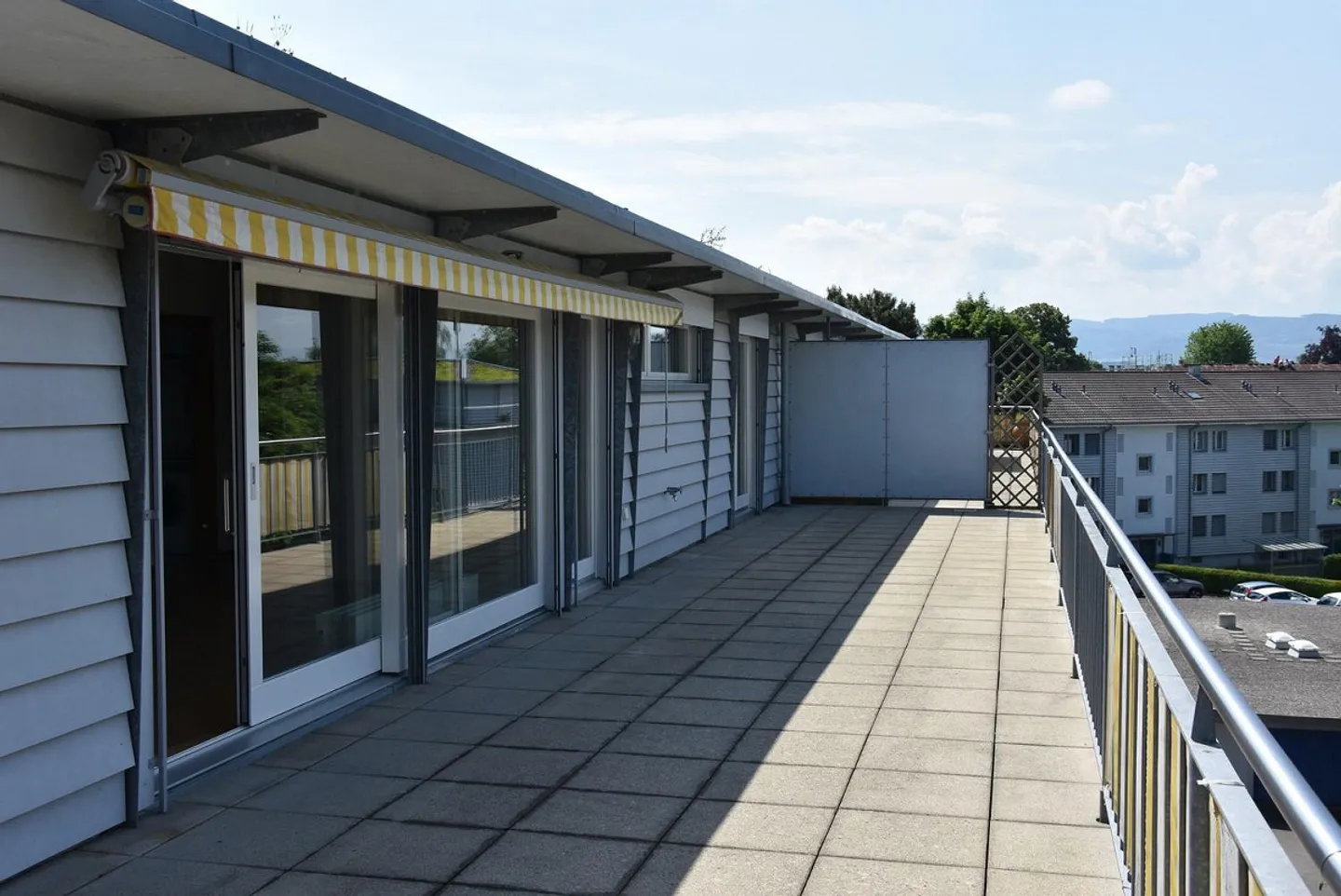 Attika-Wohnung im Herzen von Riehen - Foto 9 von 13