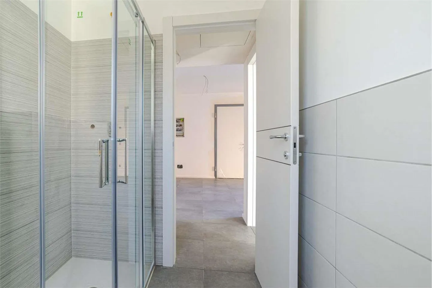New 2.5-room apartment on the top floor - Photo 4 of 13