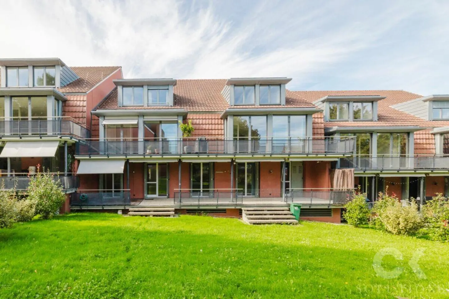 Grosszügige 5-Zimmer-Gartenwohnung in Oberwil - Wohnen mit Stil, Ra... - Foto 1 von 14