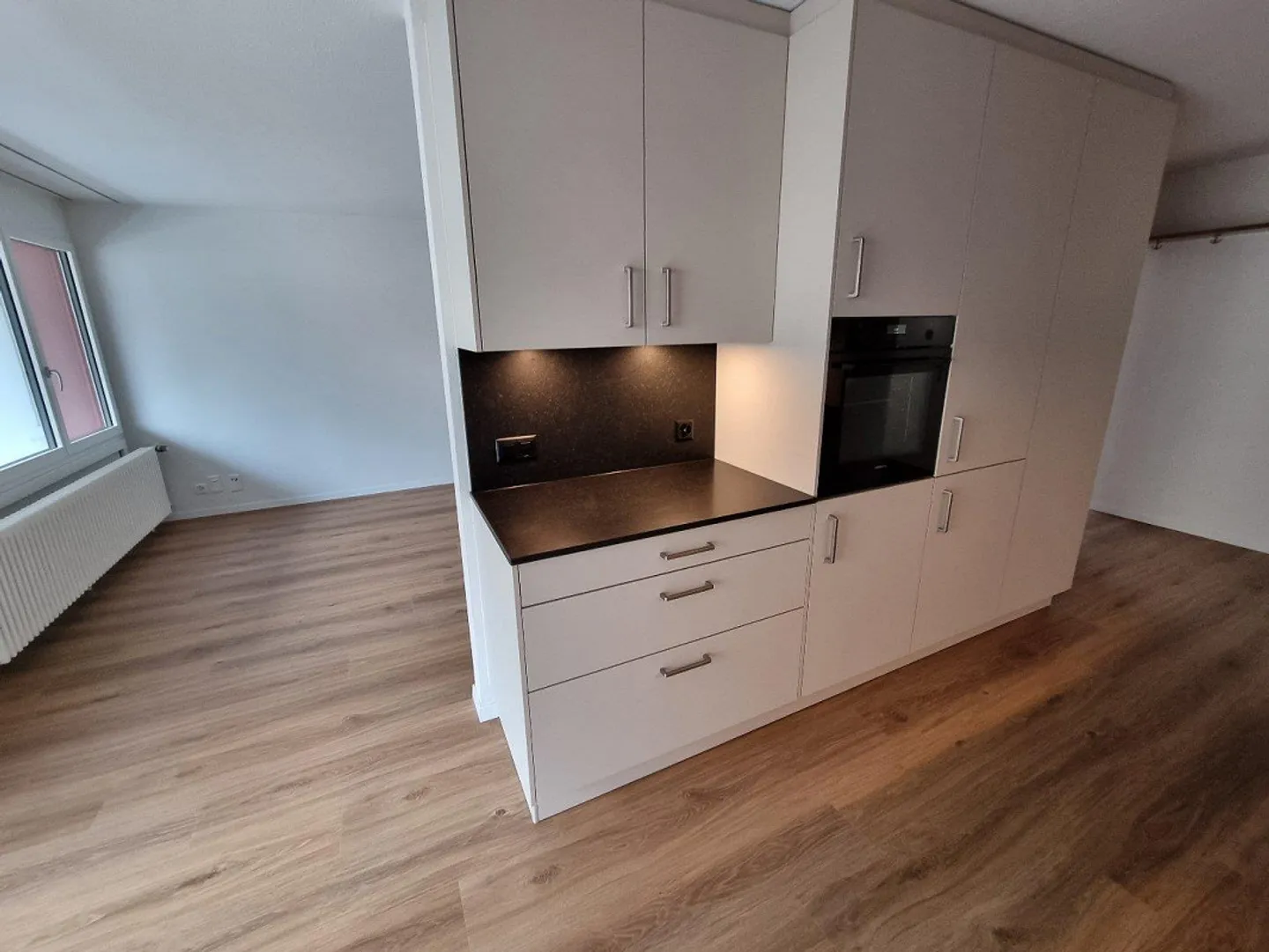 Modern renovated 4.5-room apartment directly at the train station - Photo 2 of 9