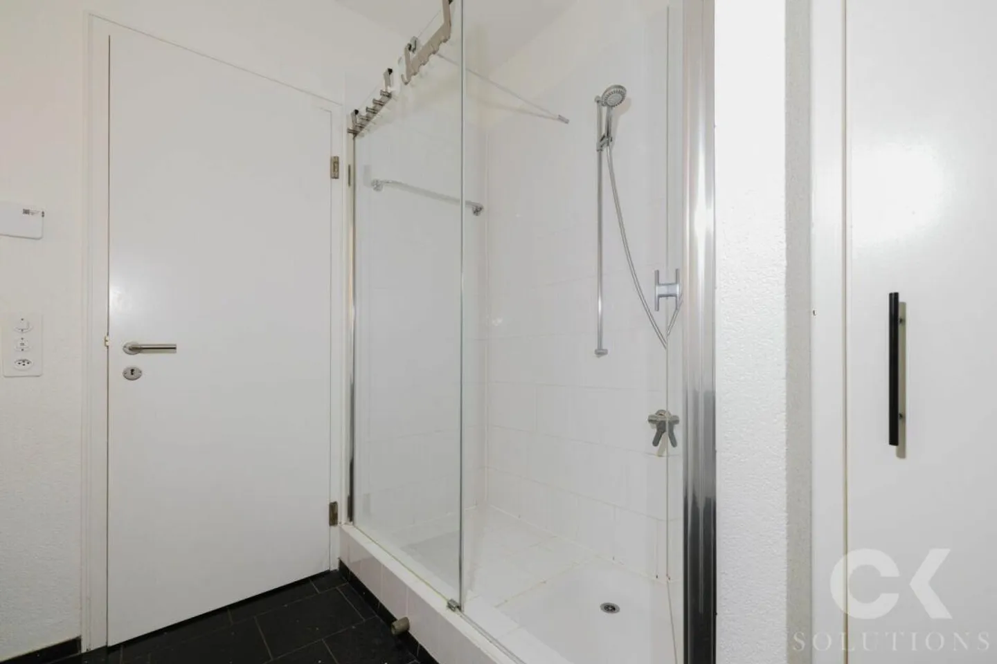 Grosszügige 5-Zimmer-Gartenwohnung in Oberwil - Wohnen mit Stil, Ra... - Foto 12 von 14