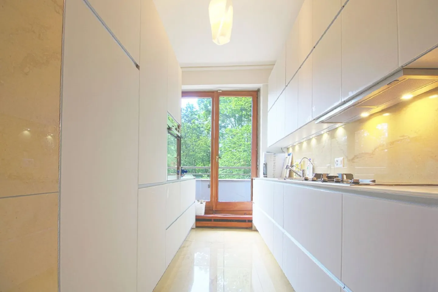 RARE: Haven of peace within a high-end residence / Spacious and bright unit - Photo 3 of 11