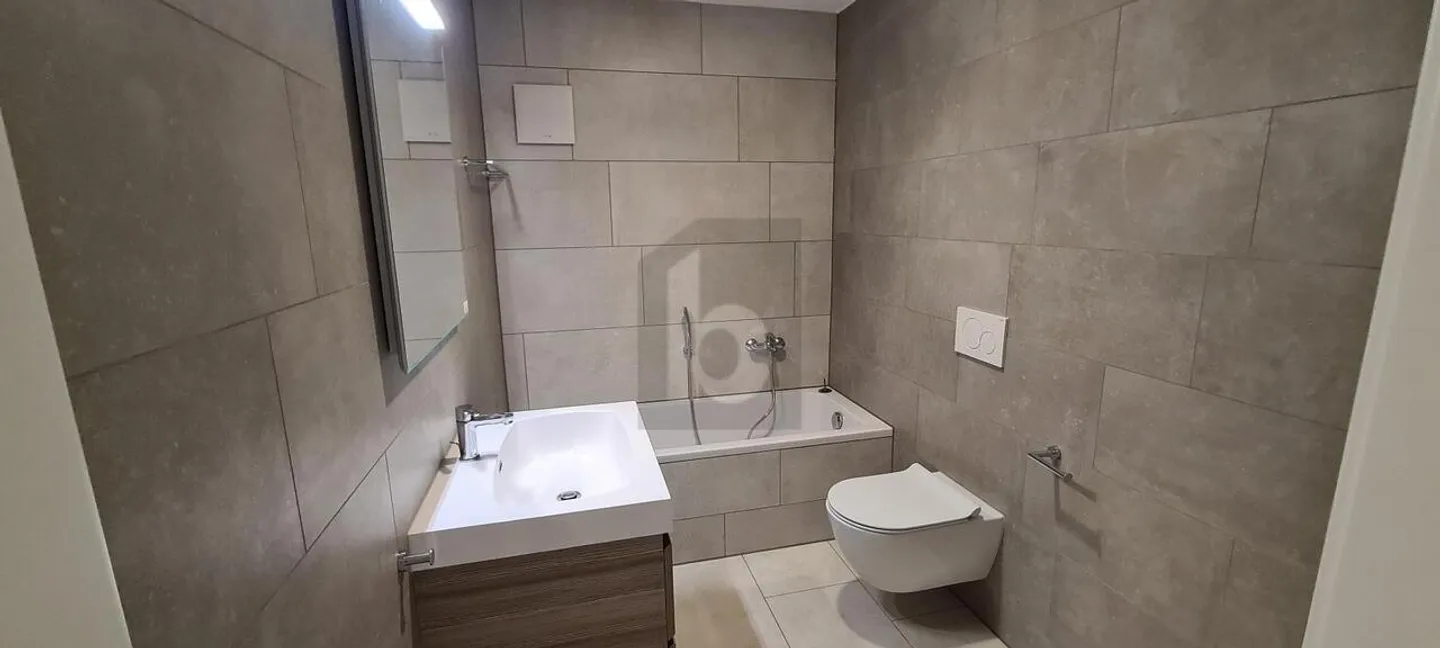 Appartement spacieux au rez-de-chaussée - Photo 2 sur 5