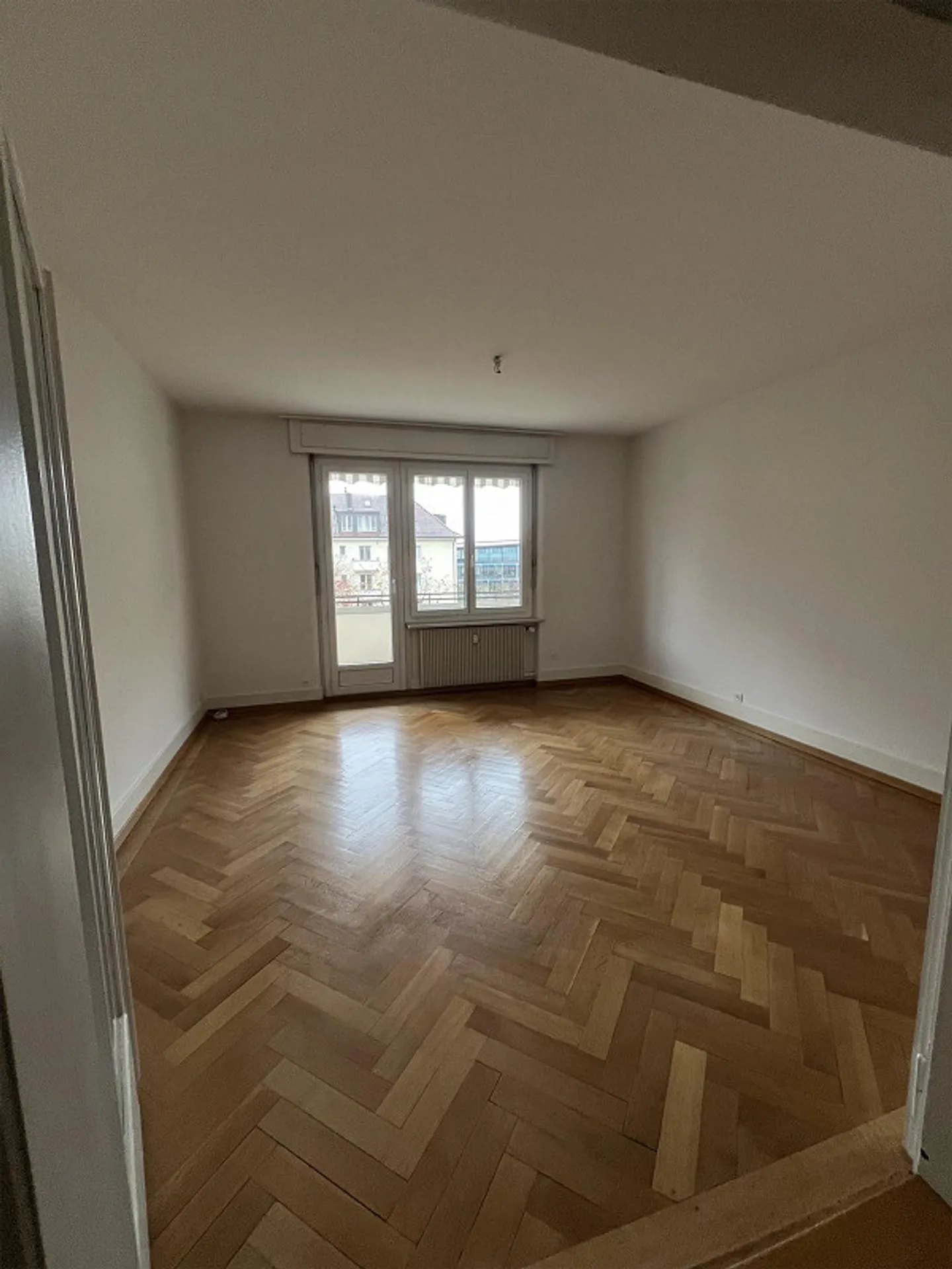 Appartamento affascinante 2.5 stanze con due balconi - Foto 4 di 11