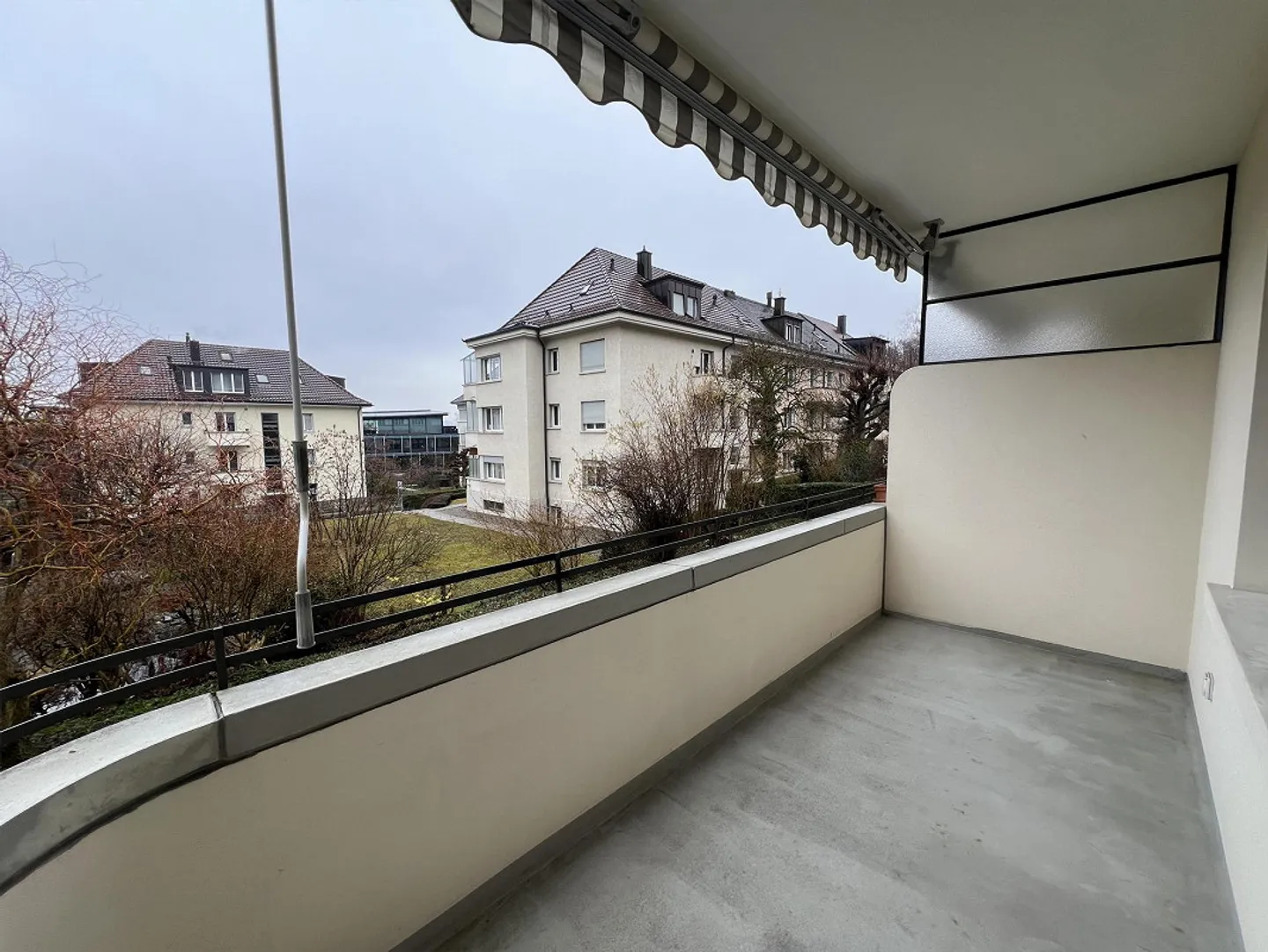 Appartamento affascinante 2.5 stanze con due balconi - Foto 9 di 11