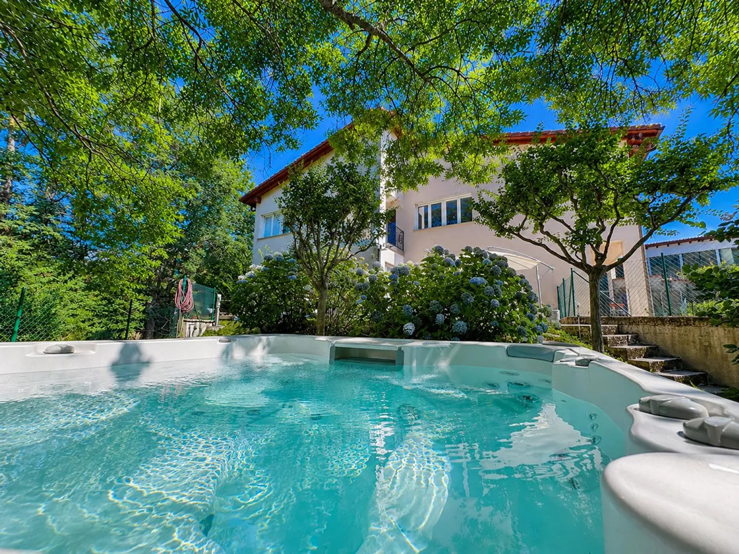 Ampia villa immersa nel verde a Vaglio - Photo 2 of 17