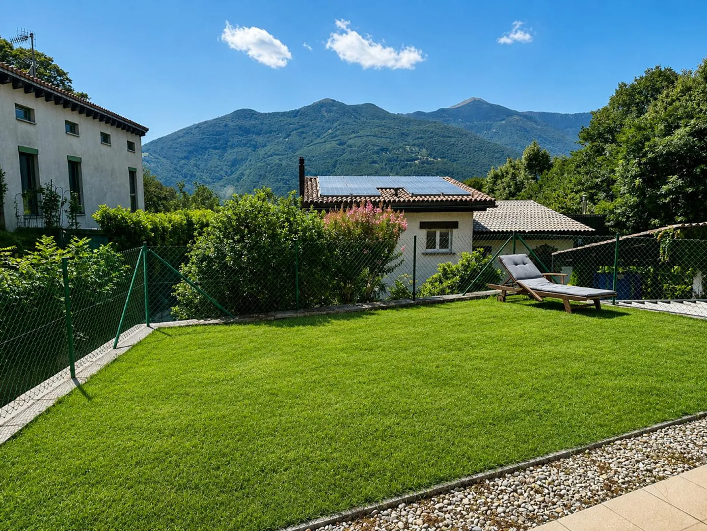 Ampia villa immersa nel verde a Vaglio - Photo 3 of 17
