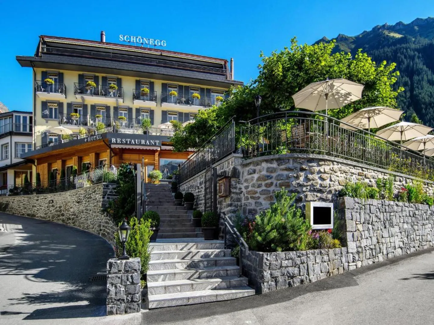 Incantevole Hotel Schönegg nel punto turistico di Wengen. - Foto 1 di 10
