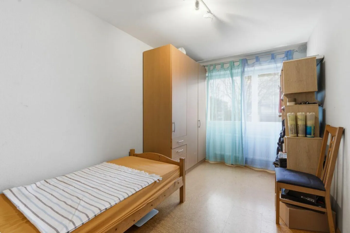 Appartement de jardin de 4,5 pièces confortable et familial dans un emplacement prisé - Photo 4 sur 11