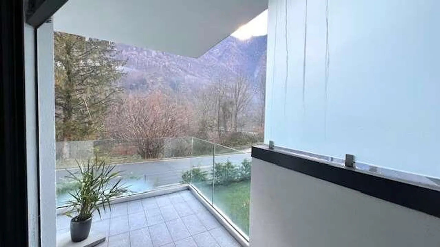 Moderne Villa mit Garten - Foto 7 von 13