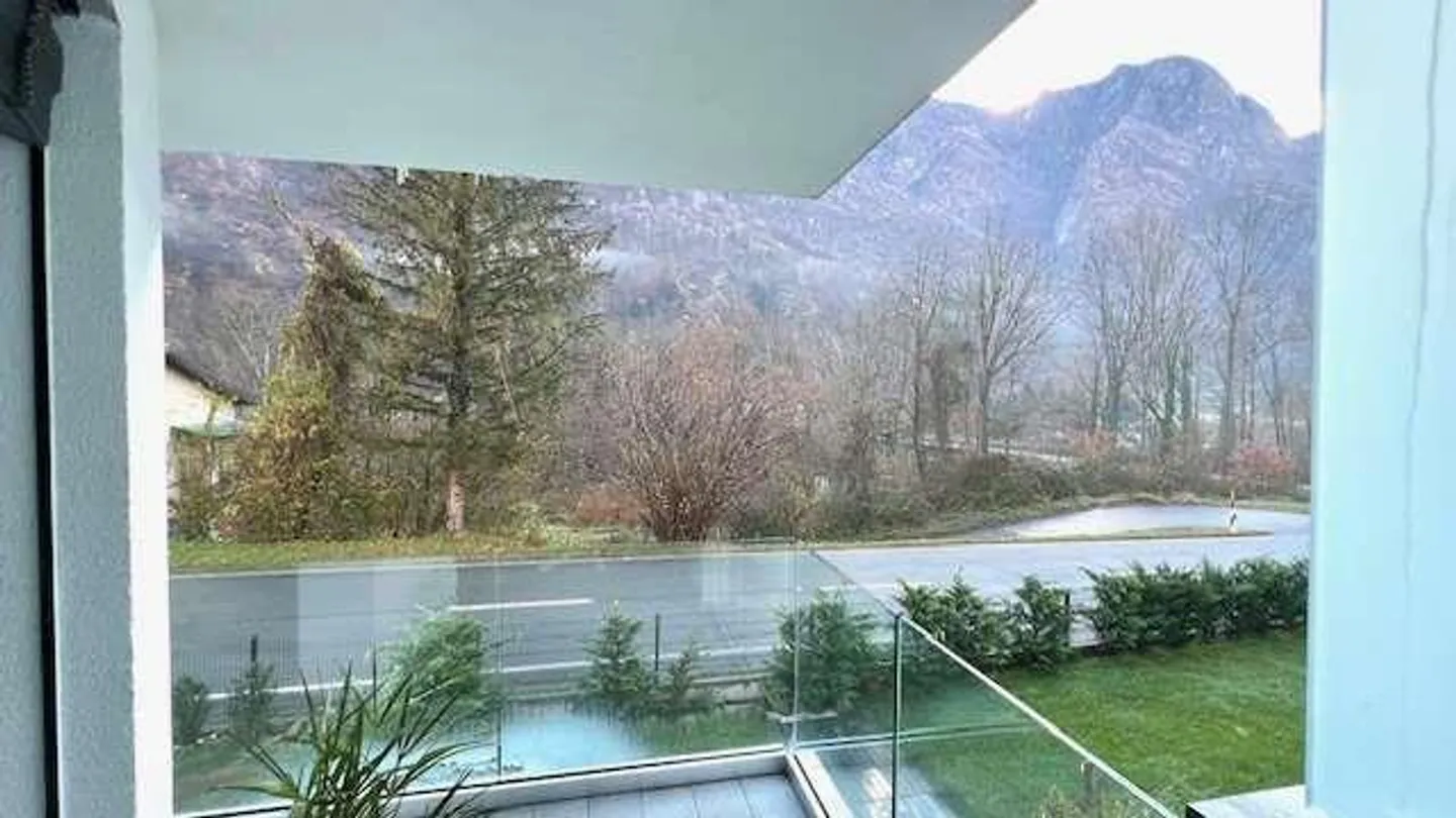 Moderne Villa mit Garten - Foto 9 von 13