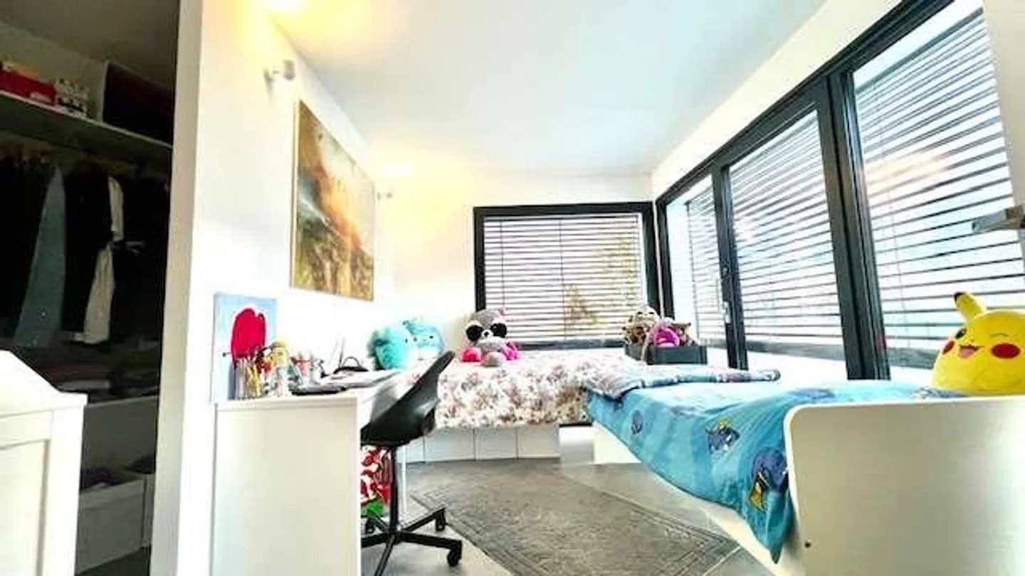 Moderne Villa mit Garten - Foto 11 von 13