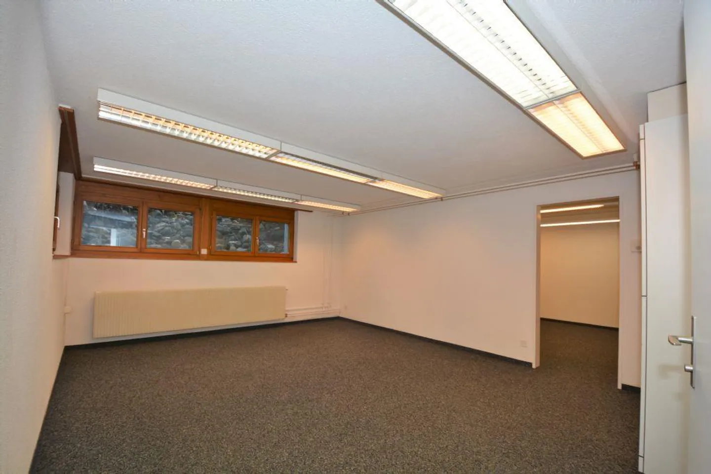 Commercial Space (40m2) | Spacious | Room for Creativity - Photo 4 of 8