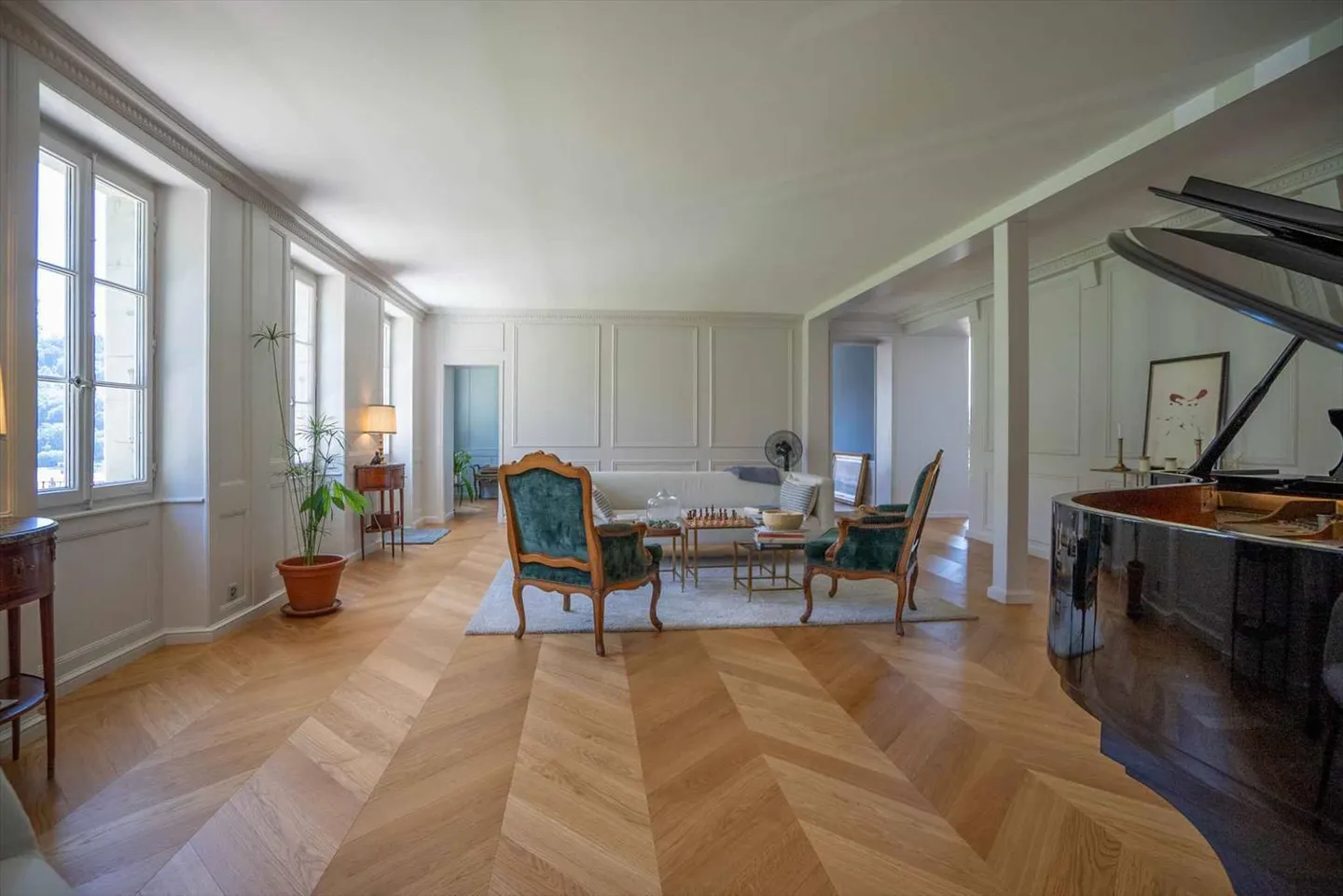 Exklusiv - Außergewöhnliches Herrenhaus mit Potenzial für fünf Wohnungen - Foto 3 von 13