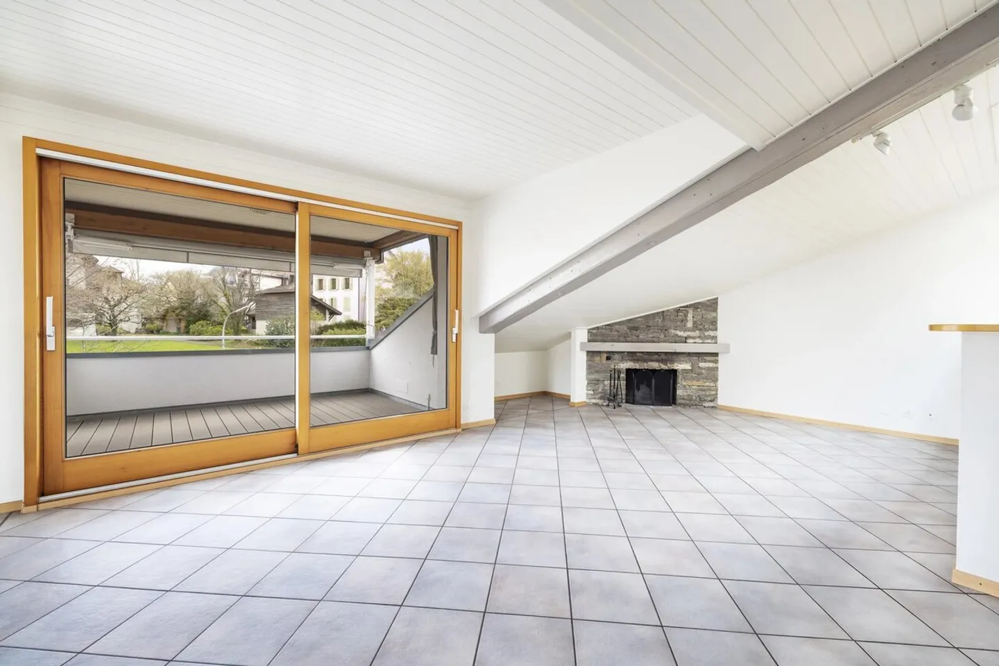 Große und charmante 3,5 Zimmer im obersten Stock - Foto 4 von 13