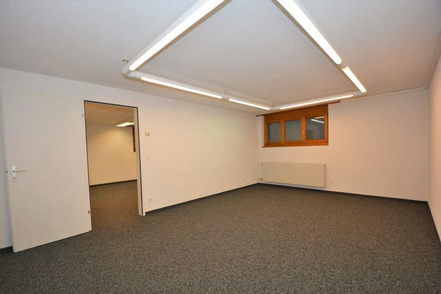 Commercial Space (40m2) | Spacious | Room for Creativity - Photo 7 of 8