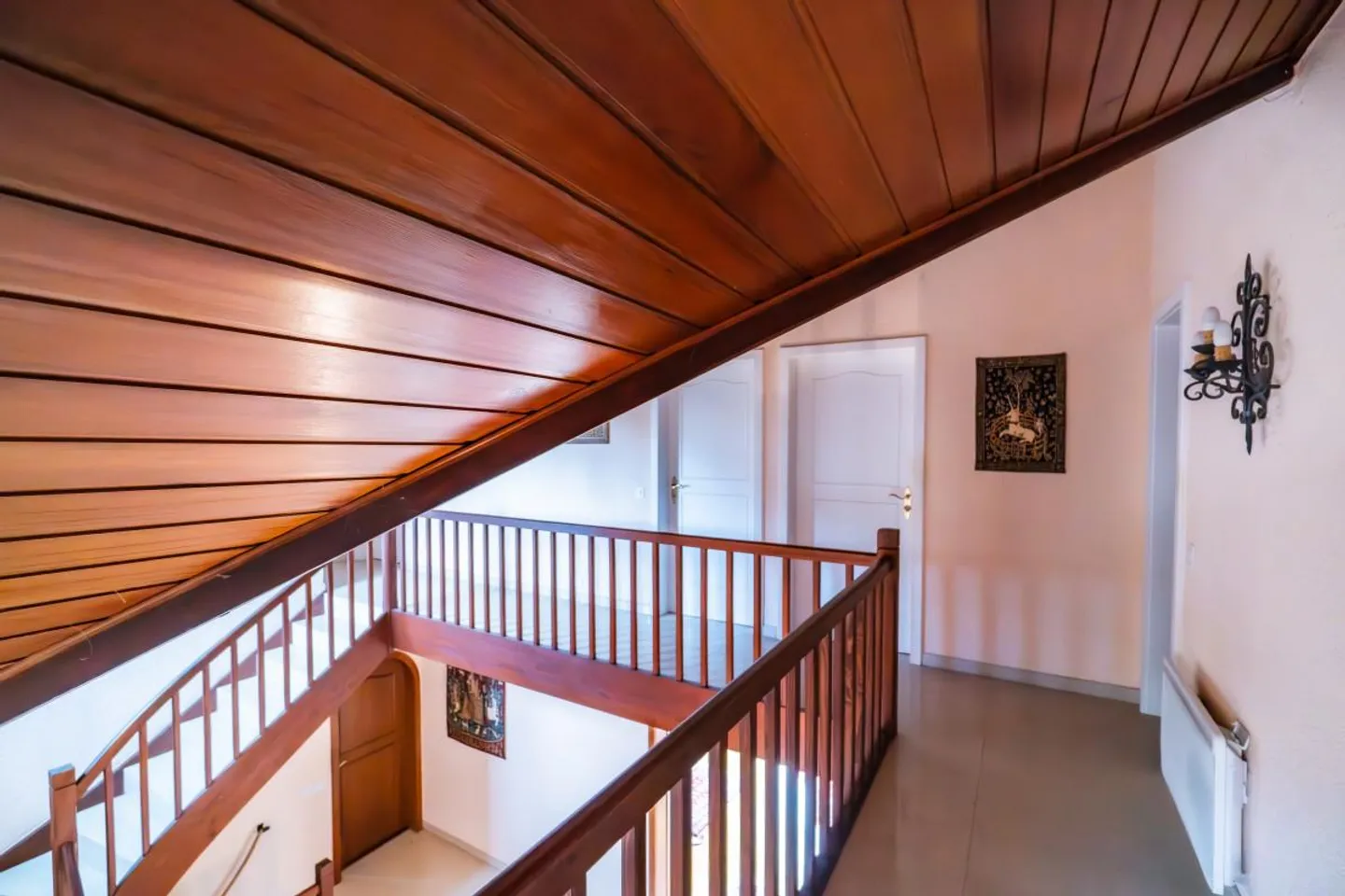 Familienhaus mit außergewöhnlichem Garten - Foto 6 von 10