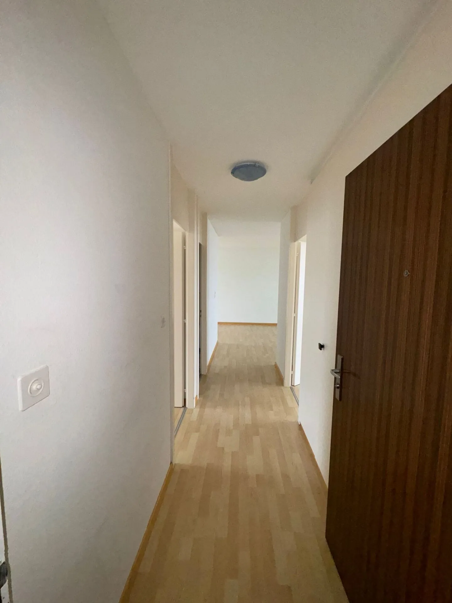 Appartement spacieux de 3,5 pièces avec belle vue - Photo 2 sur 8