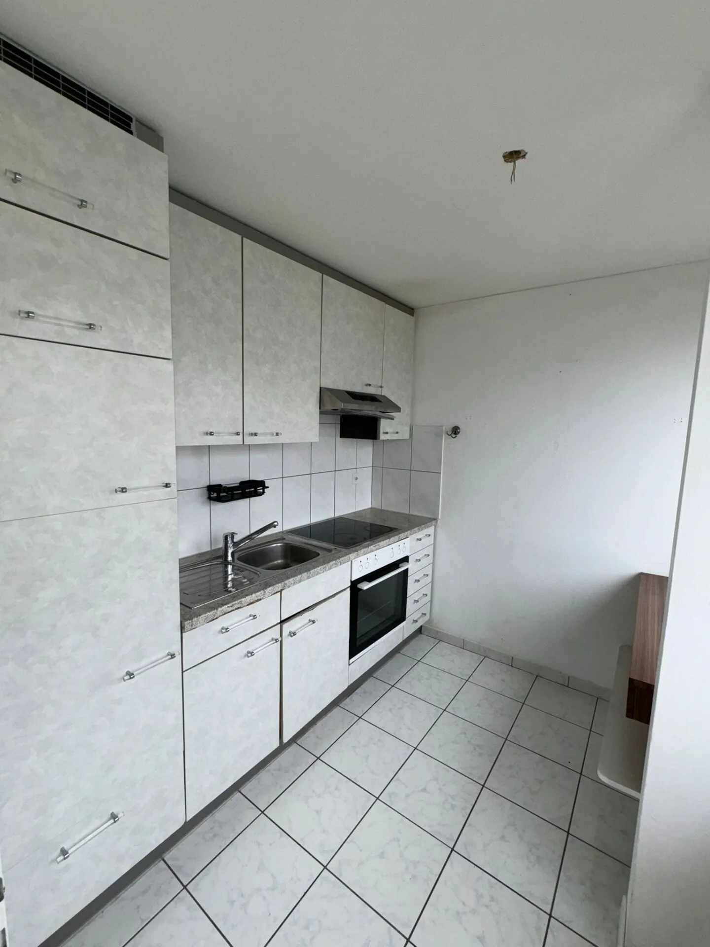 Appartement spacieux de 3,5 pièces avec belle vue - Photo 3 sur 8