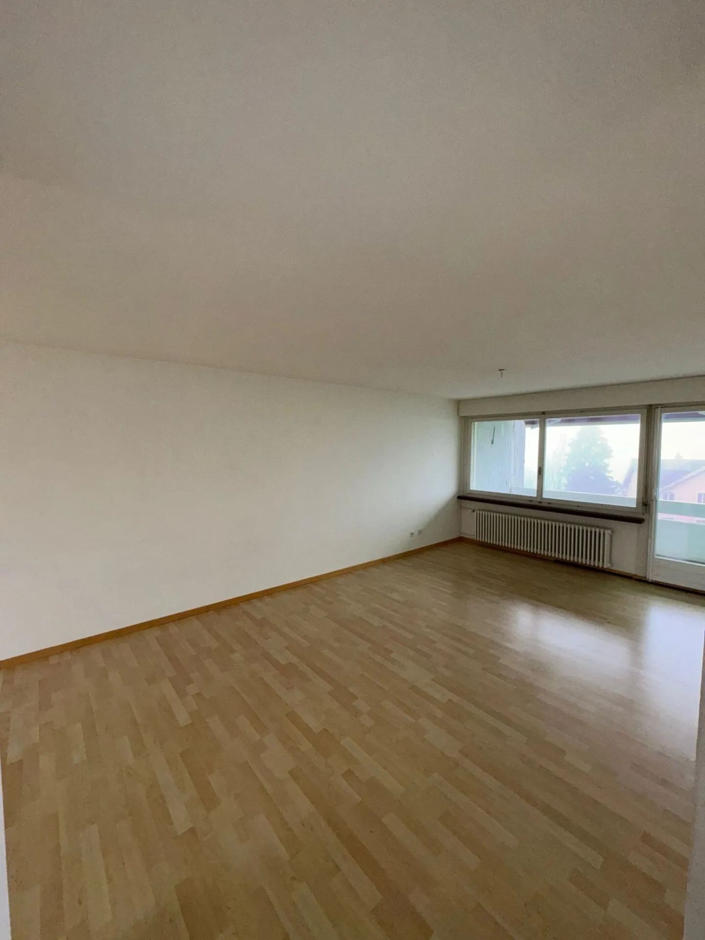 Appartement spacieux de 3,5 pièces avec belle vue - Photo 6 sur 8