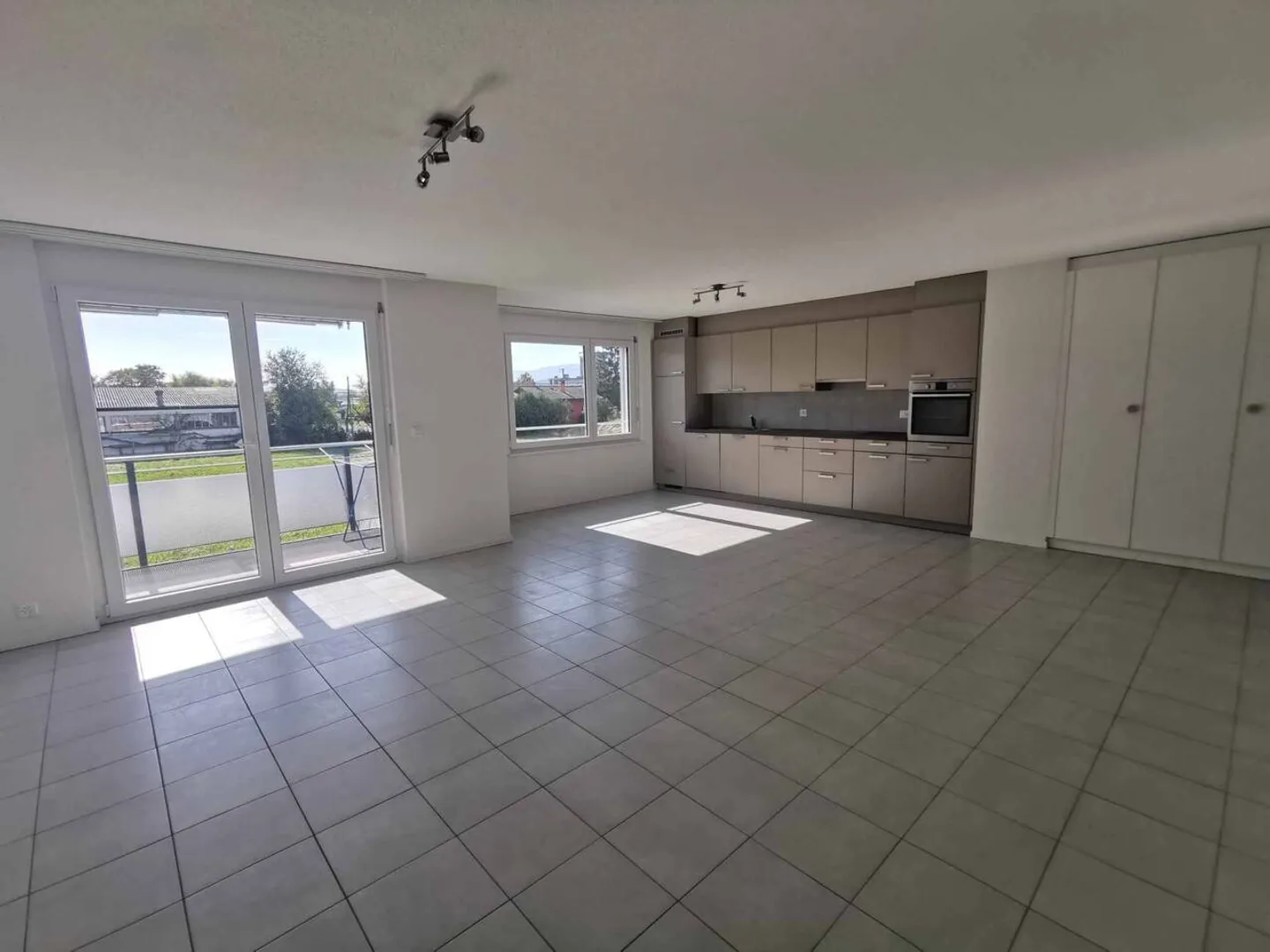 Wunderschöne 3,5-Zimmer-Wohnung mit Balkon, neben dem CFF-Bahnhof, vermietet verkauft - Foto 2 von 8