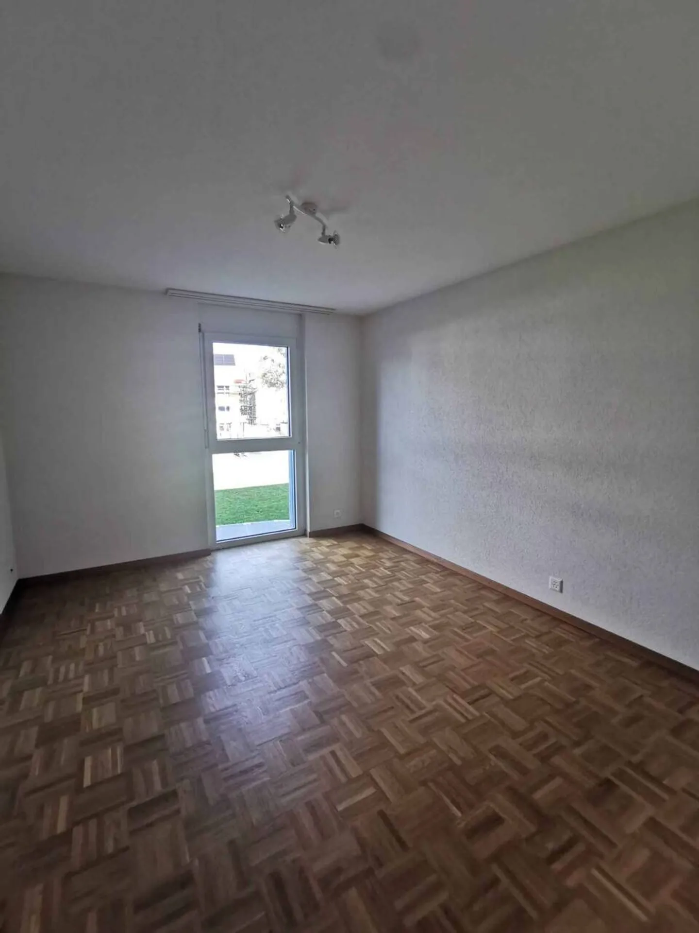 Wunderschöne 3,5-Zimmer-Wohnung mit Balkon, neben dem CFF-Bahnhof, vermietet verkauft - Foto 3 von 8