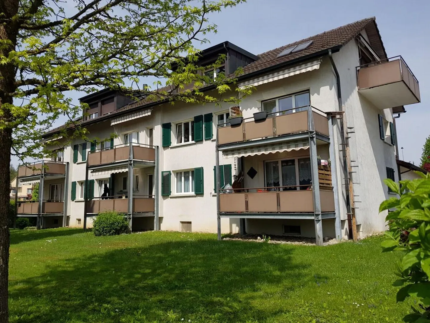 Immeuble multi-familial bien entretenu - Photo 1 sur 15